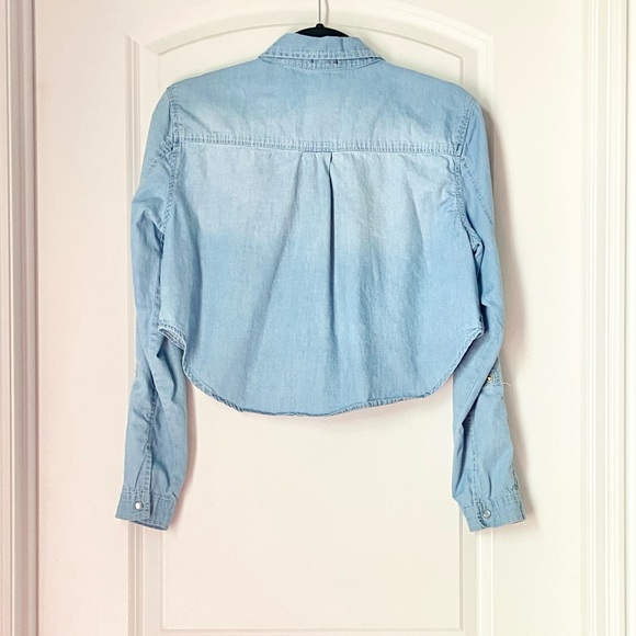 Chiqle Pearl Snap Cropped Top. - Picture 2 of 4